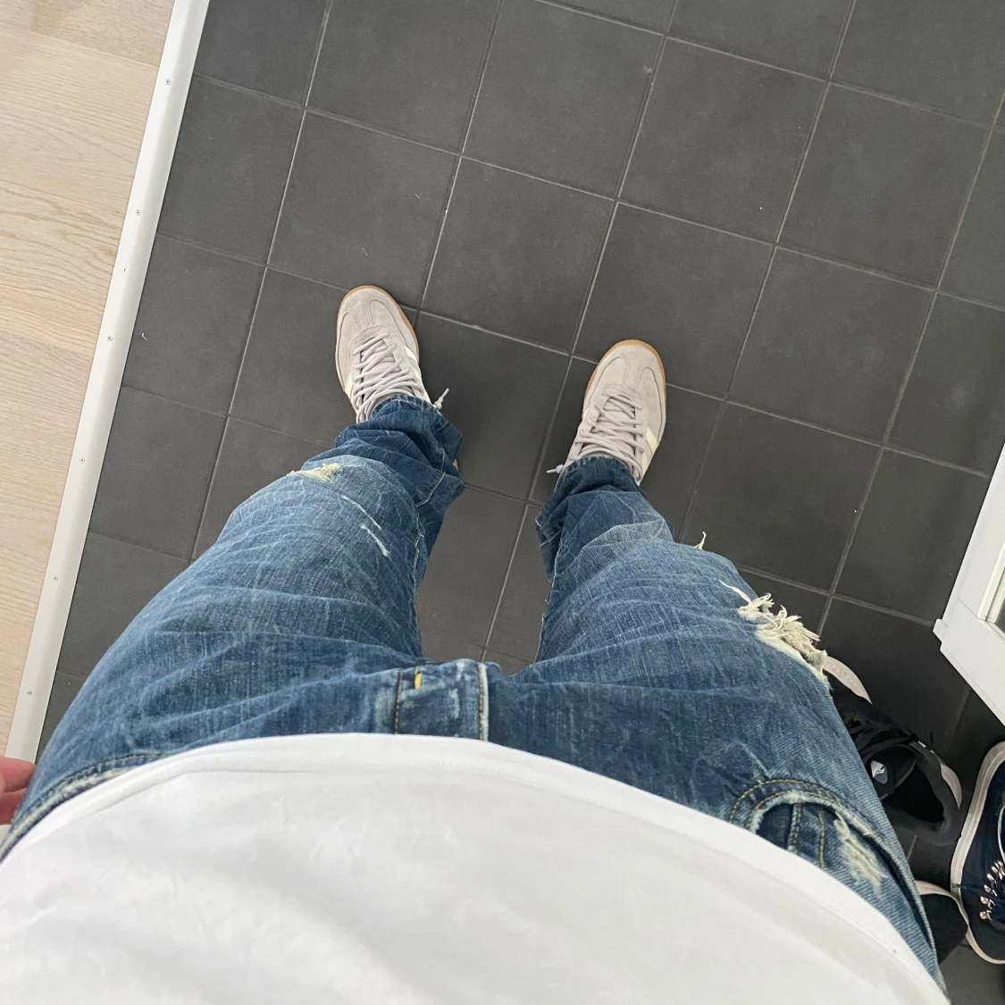 Blå slitna jeans från Altatensione - 1