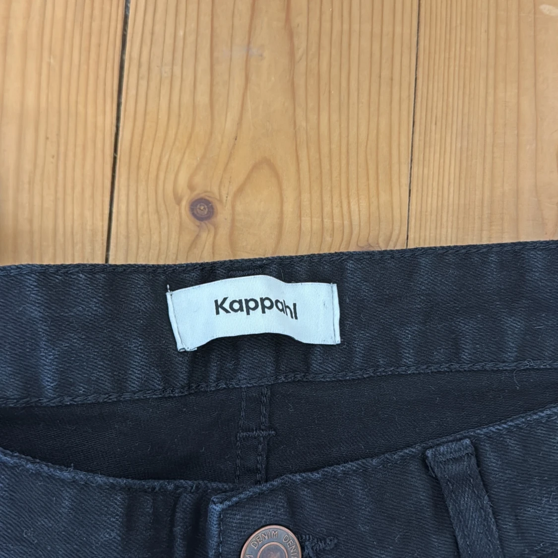 Svarta jeansbyxor från Kappahl - 3