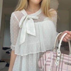 Zara blus med volanger  - Super söt blus!! 