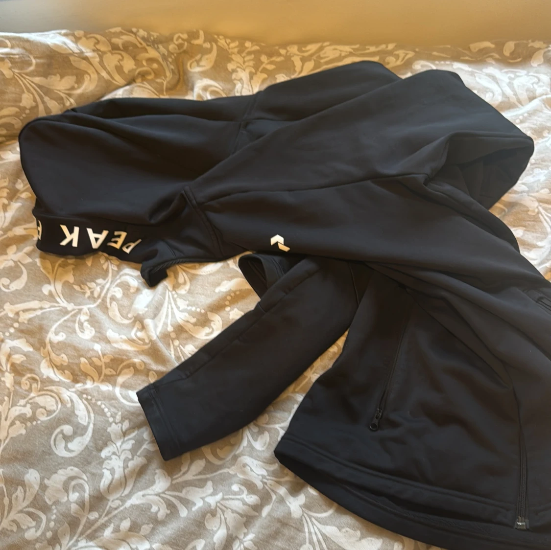 Svart hoodiejacka från Peak Performance - 4