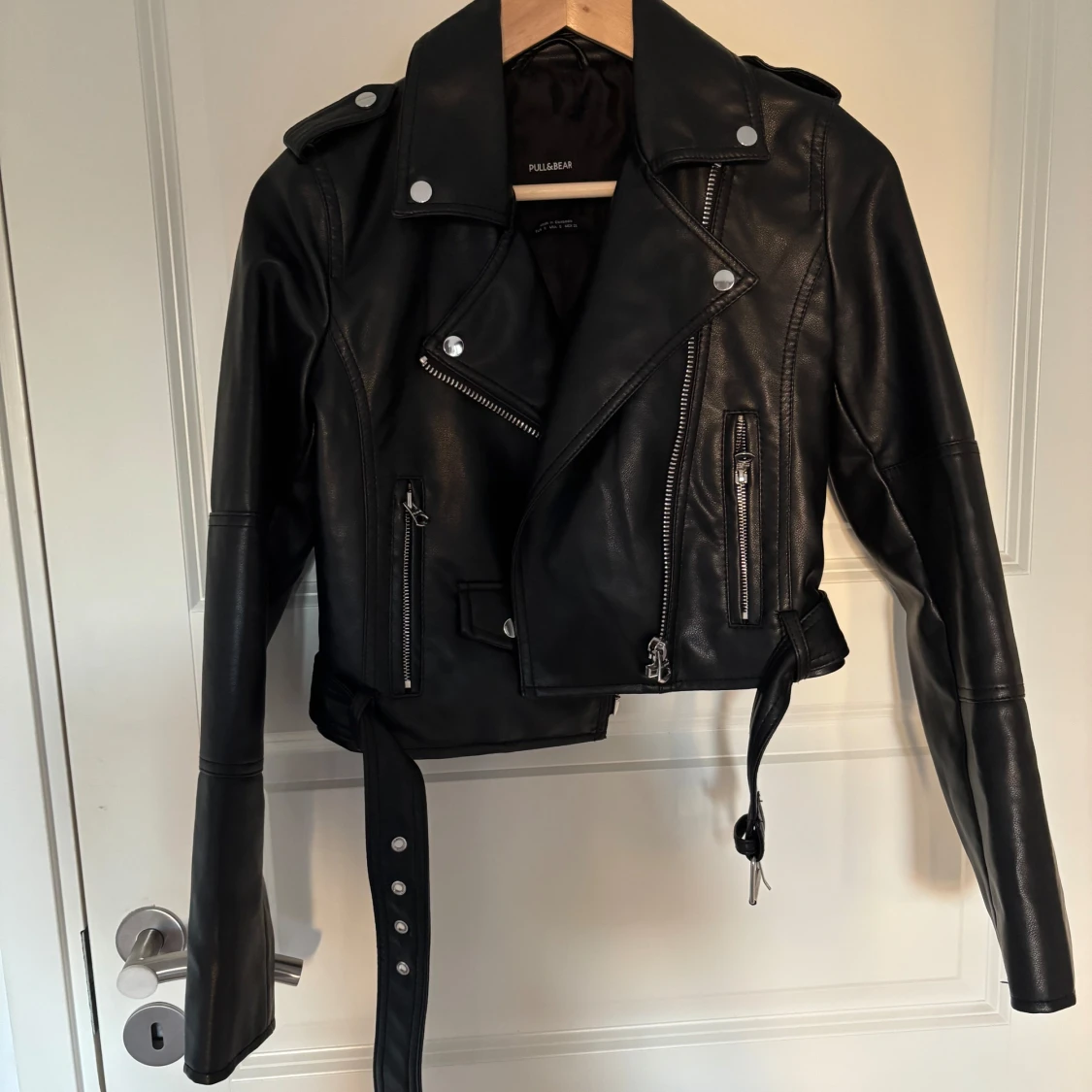 Svart skinnjacka från Pull&Bear