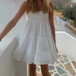 Gina kläning🌸 - Super fin Gina klänning i vit! Använd 1 gång💕💕