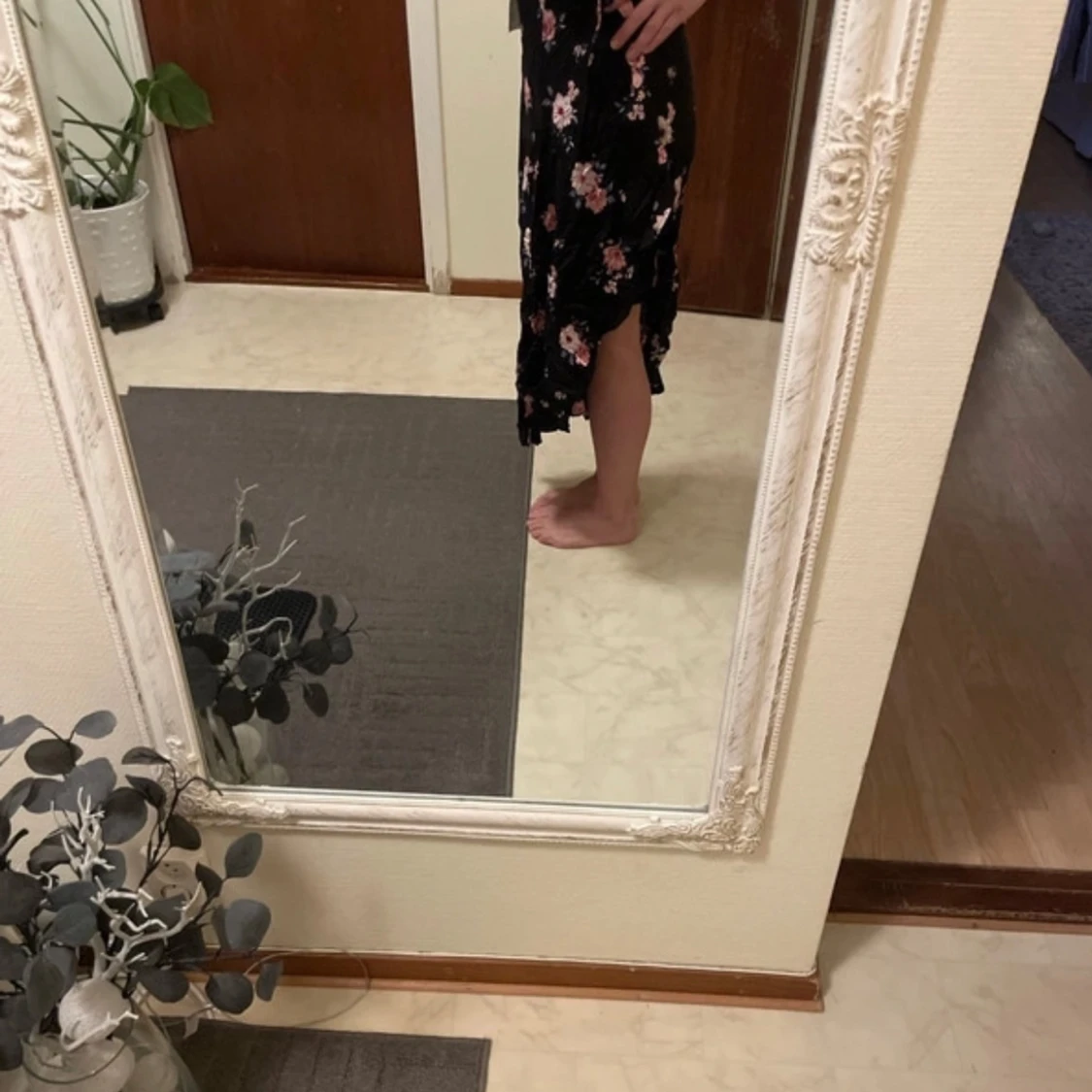 Svart blommig kjol från H&M Divided - 1