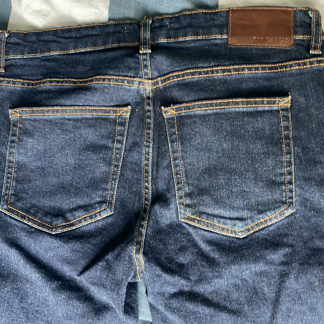 HELT OANVÄNDA! Mörkblå jeans från Pier One - 2