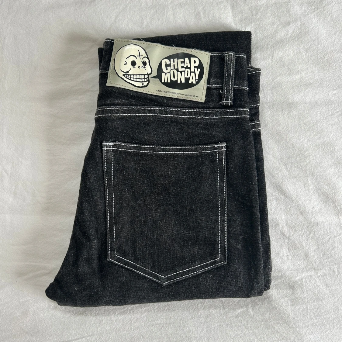 Svarta low waist jeans från Cheap Monday