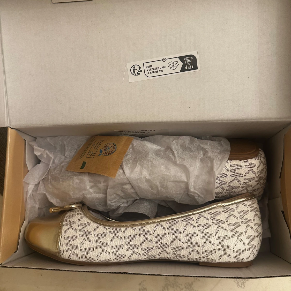 Michael Kors ballerinaskor med rosett och hjärtdetalj