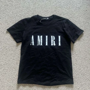 Amiri T-shirt  - En svart Amiri T-shirt i storlek s helt nyt skick och taggar kommer med. Pris kan diskuteras och skriv om du har några frågor. 