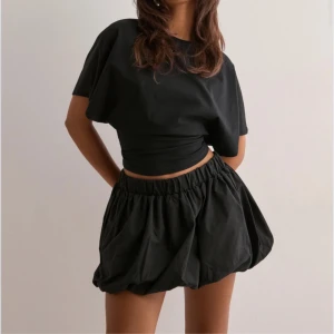 Ballong kjol - Super fin ballong kjol. Ny med prislapp kvar. Inga defekter. Skriv för frågor 💫😀