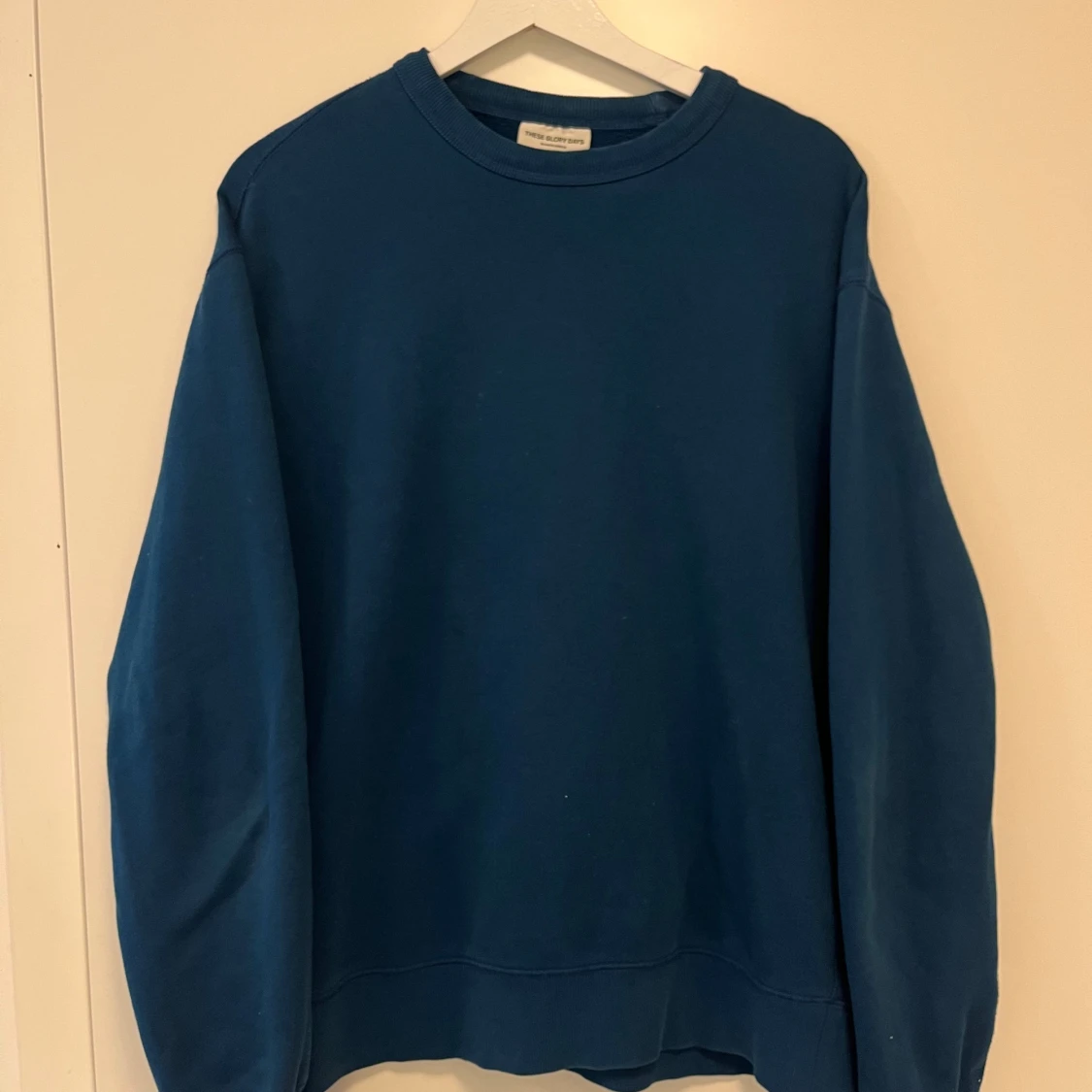 Blå sweatshirt från These glory days