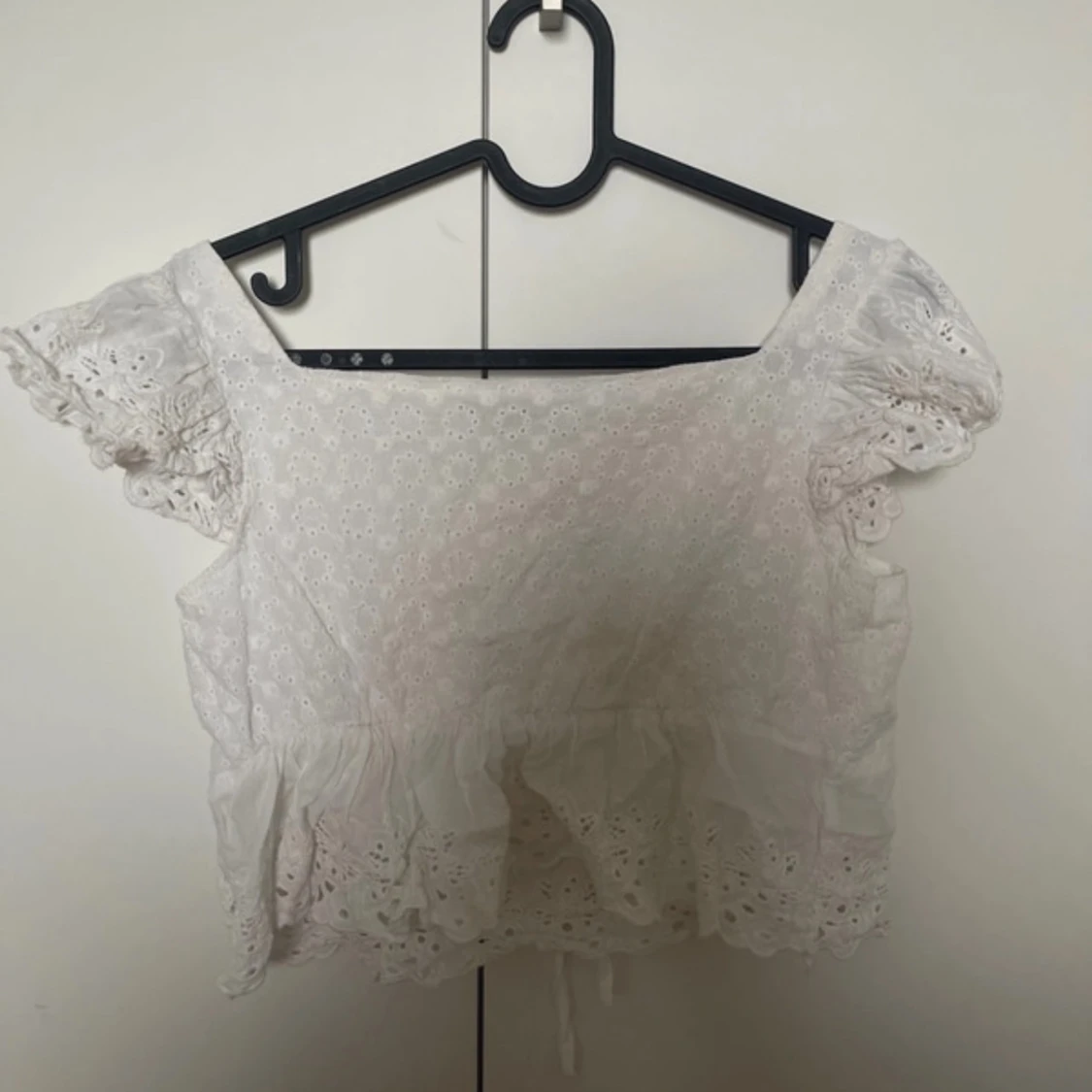 Vit croppad blus från SHEIN - 1