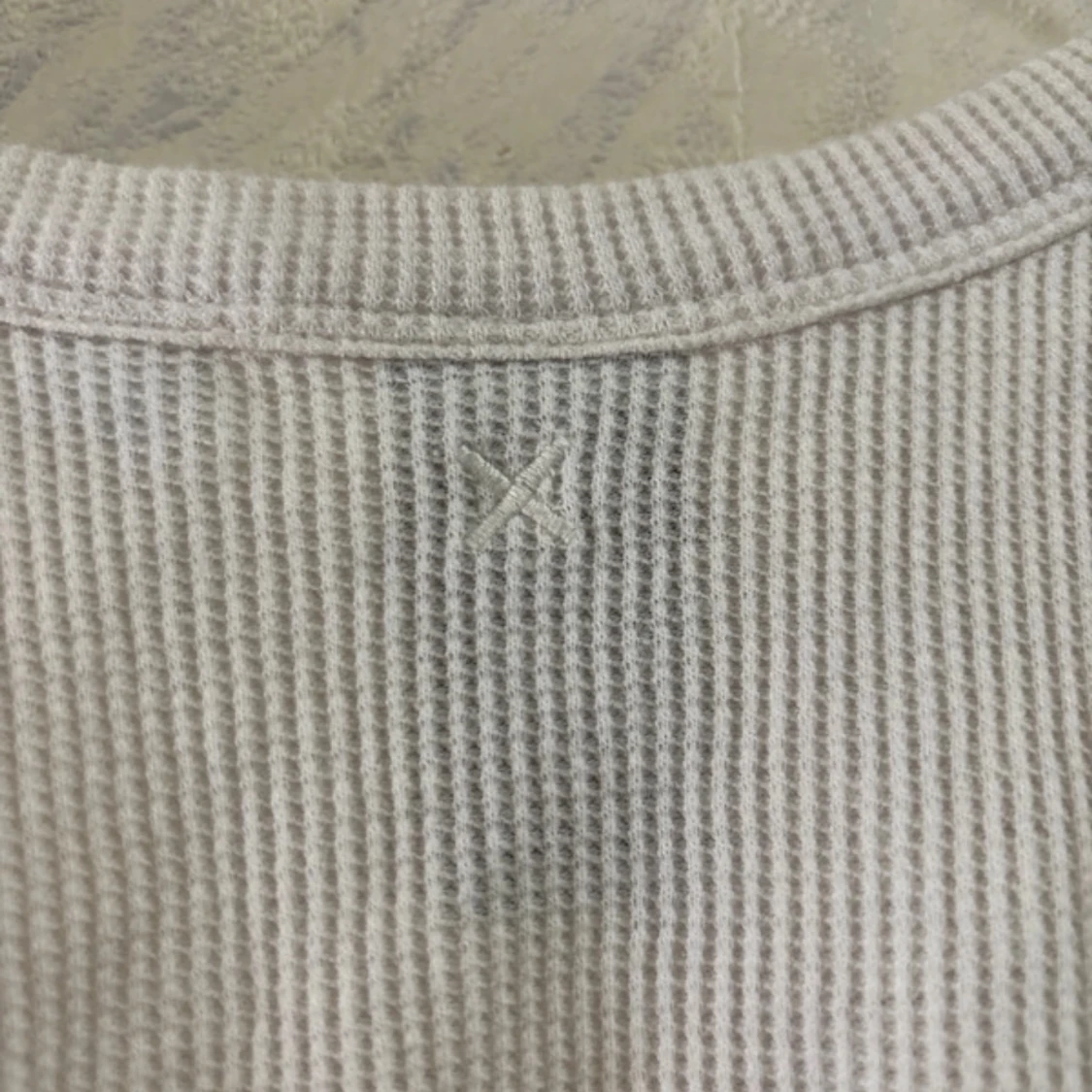 Vit ribbad linnetopp från Collusion - 3