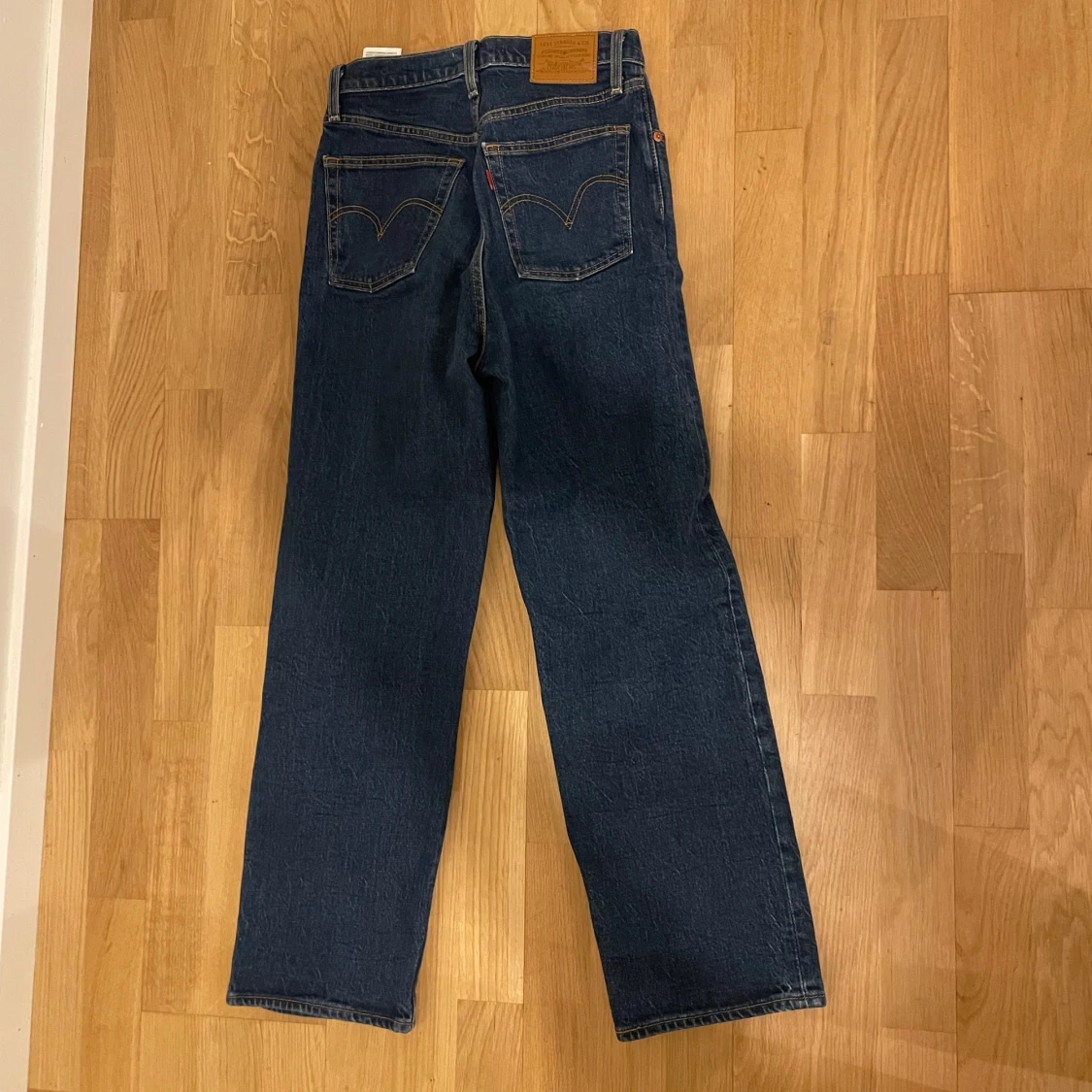 Mörkblå jeansbyxor från Levis - 1