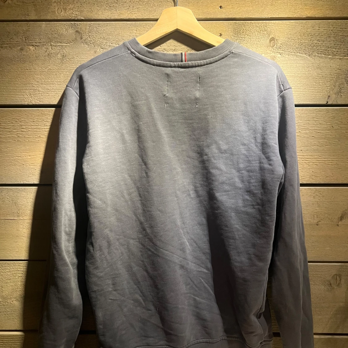 Grå sweatshirt från Les Deux - 1