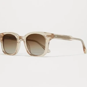 Chimis 02 - Snygga solglasögon från Chimi i en stilren färgen ecru. Använd fåtal gånger. De är som helt nya. Säljer den då den inte kommer till användning längre. Nypris 1400 skriv vid intresse 