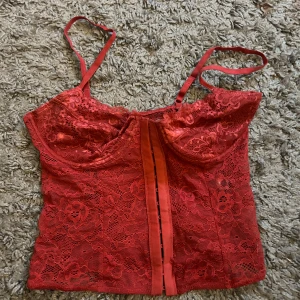 Röd spetskorsett - Gammal modell spets topp Victoria secret storlek Xs/S
