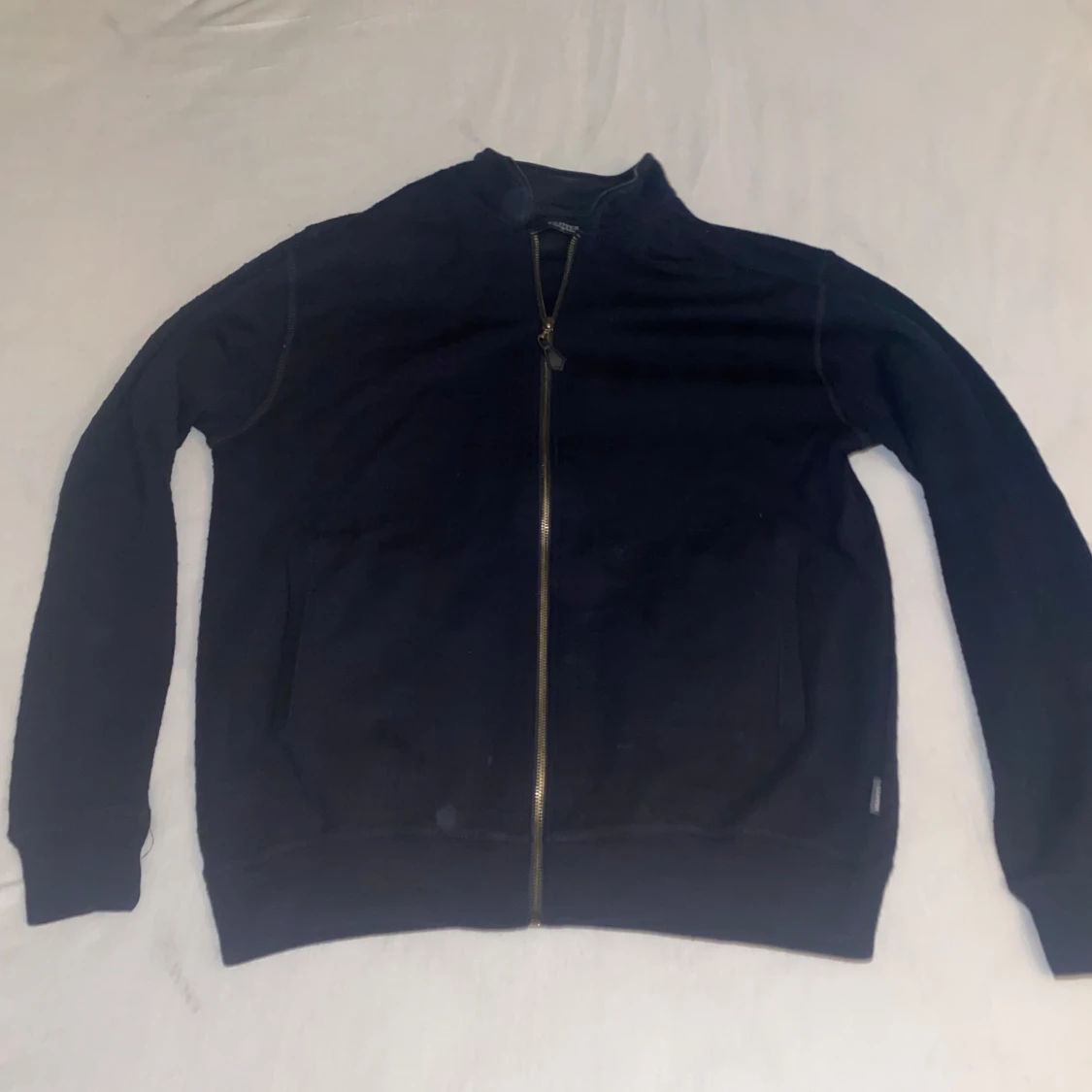 Svart långärmad tröja med dragkedja