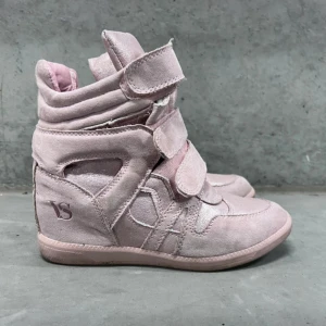 Isabel marant liknande skor - Super fina ljus rosa isabel marant liknande skor💕fint skick inga defekter!