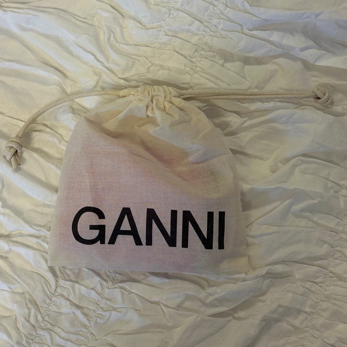 Rosa plånbok från Ganni - 1