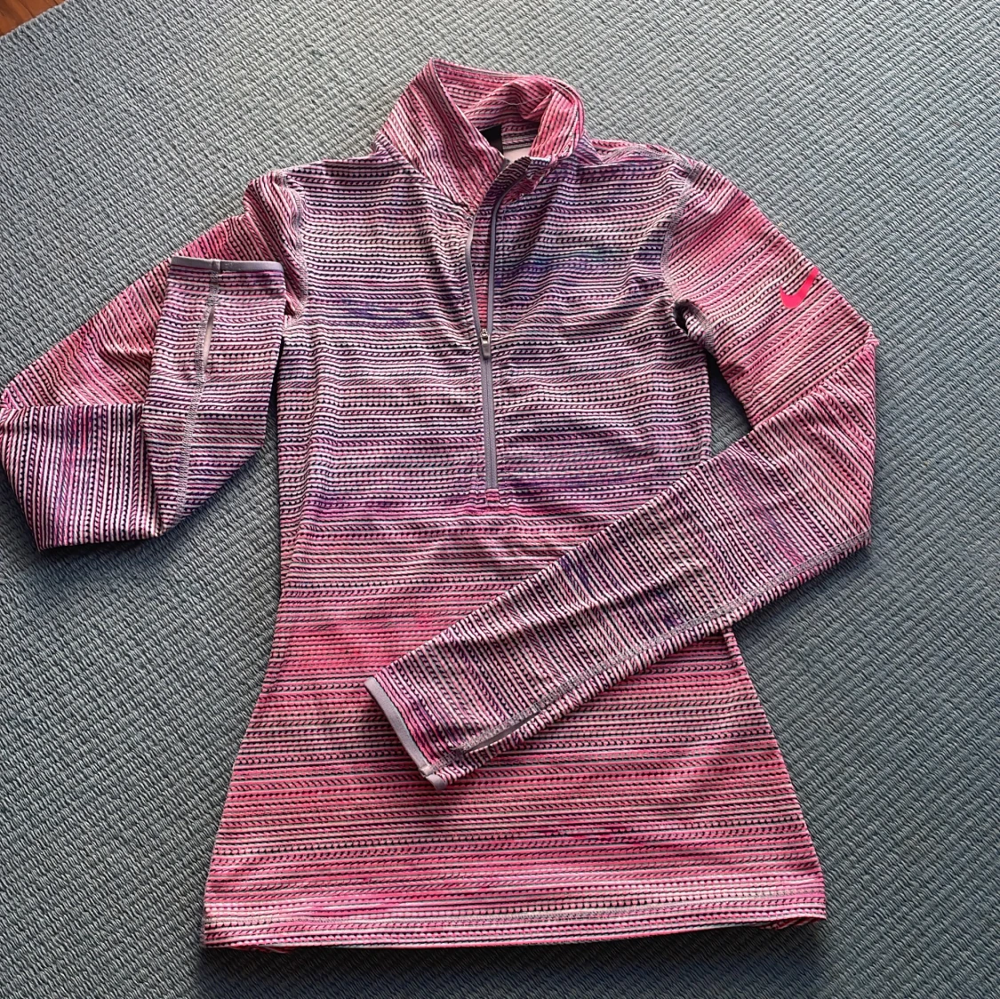 Randig träningströja från Nike