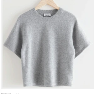 Stickad tröja från & Other Stories - Snygg stickad T-shirt tröja från Othet stories mxyket bra skick! Storlek xs men passar även mig som har S! 