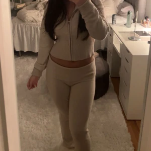 Ett set  - Säljer denna sättet från gina Young men passar folk i XS, pris kan diskuteras💞💞