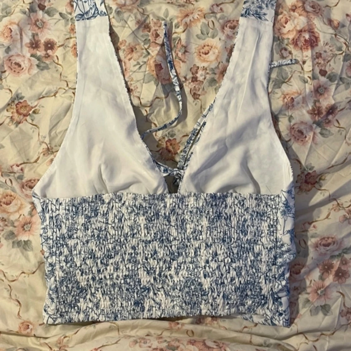 Blommig v-ringad topp - 2