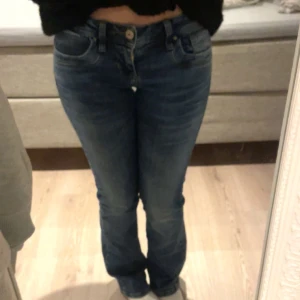 Ltb valerie jeans - Säljer mina populära favorit jeans från ltb! Dom är i storlek 24/30 och passar mig som är 160 och har 36 i midjemått. Tryck gärna på köp nu eller skrev gärna om ni har frågor!🥰