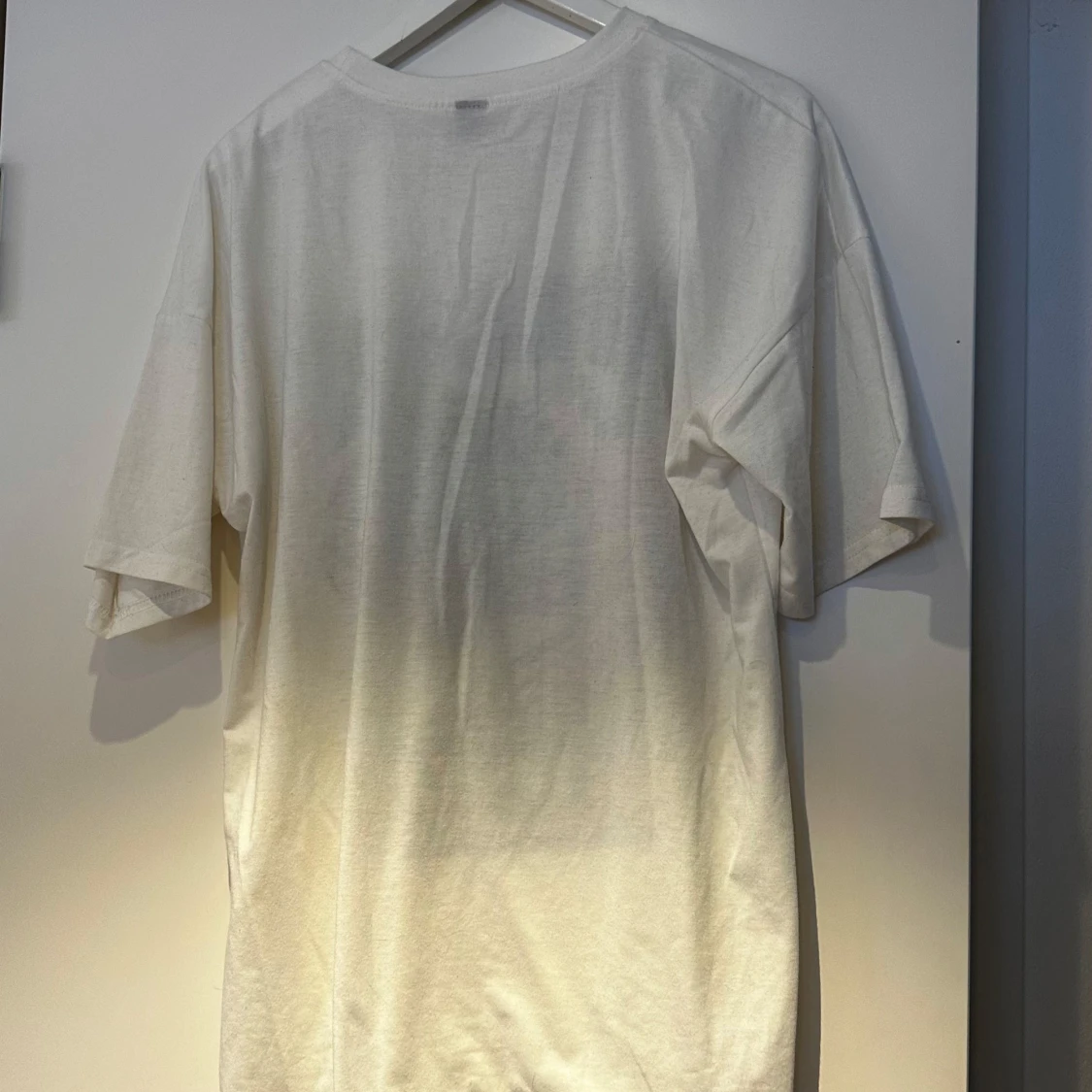 Vit t-shirt med retrotryck - 1