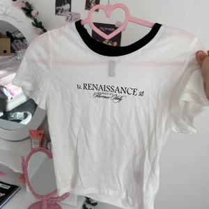 fin coquette top  - orginal pris: 99kr nytt skick, va alldeles förr liten (skriv gärna om du vill ha fler bilder) 
