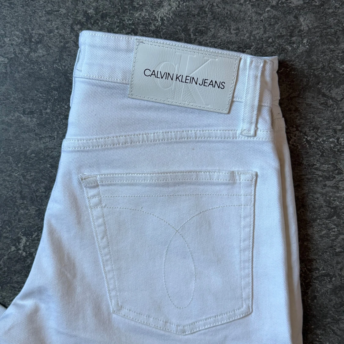 Calvin Klein Jeans - 3