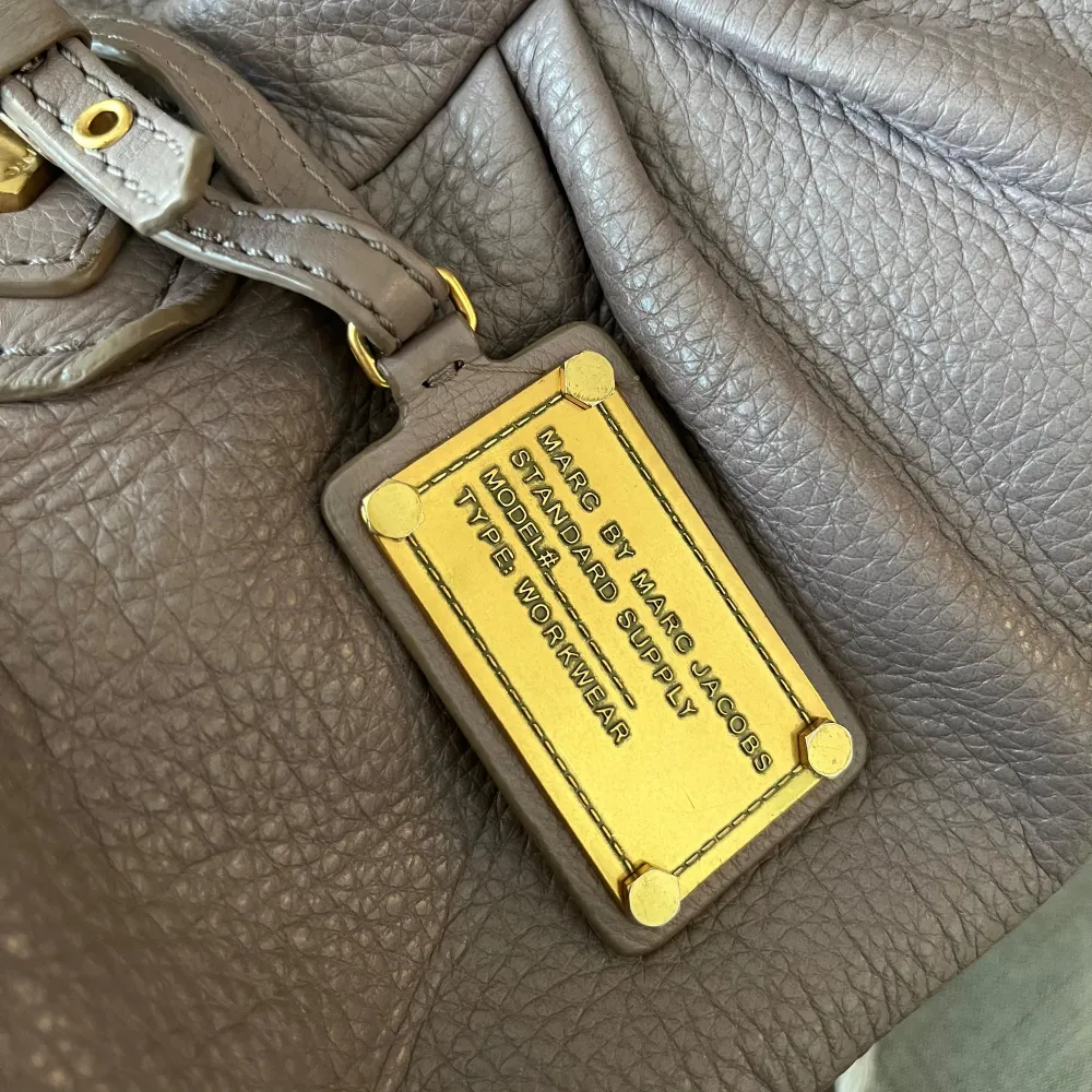 Säljer min fina Marc Jacobs groove väska! Nyskick, långa bandet medföljer 💝 pris kan diskuteras! . Laukut & Käsilaukut.