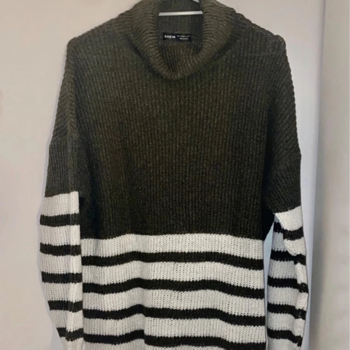 Randig stickad tröja från Shein