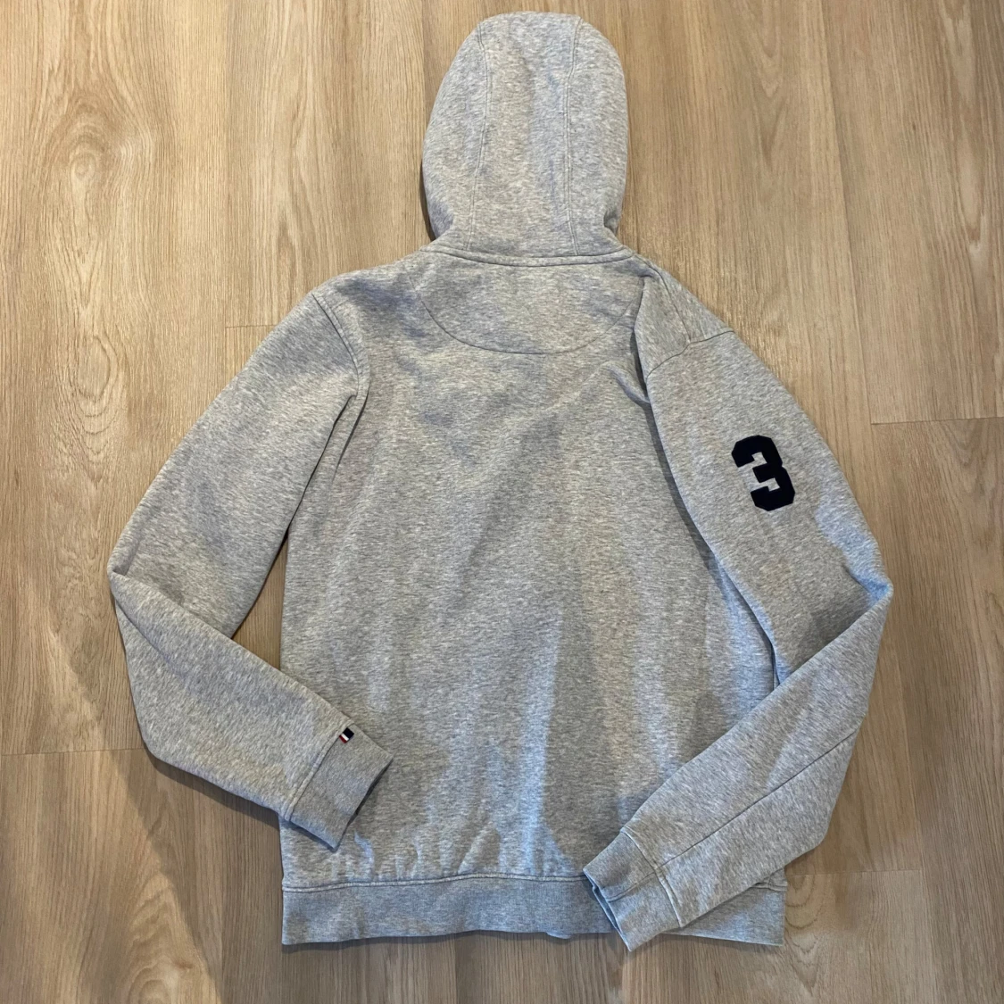 Grå hoodie från U.S. Polo Assn. - 2