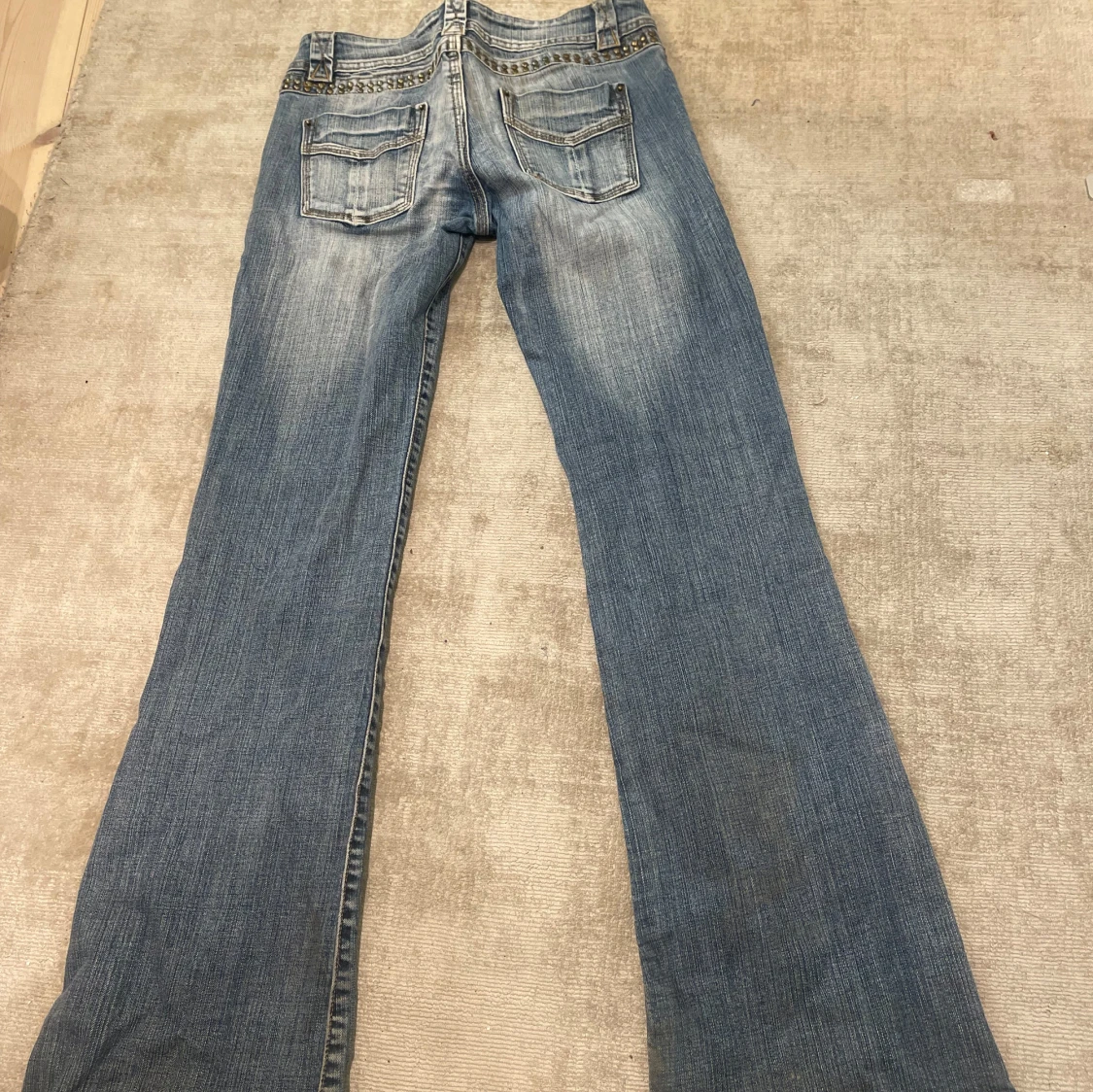 Vintage bootcut jeans med detaljer
