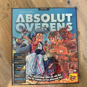Absolut Överens - Partyspelet Absolut Överens är ett superroligt spel där ni ska komma överens om olika påståenden. Perfekt för spelkvällar med vänner och familj. Rekommenderas för 4-8 spelare och från 15 år.