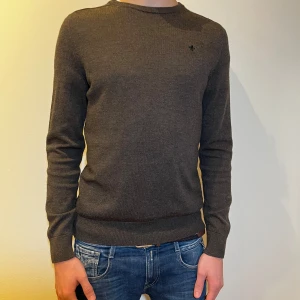 Morris tröja (NY ✅) - Tjena! Säljer denna sköna Morris tröja. Tröjan är i nyskick och har använts ett fåtal gånger. Vid frågor eller fundering är det bara att höra av sig! 🍾😊