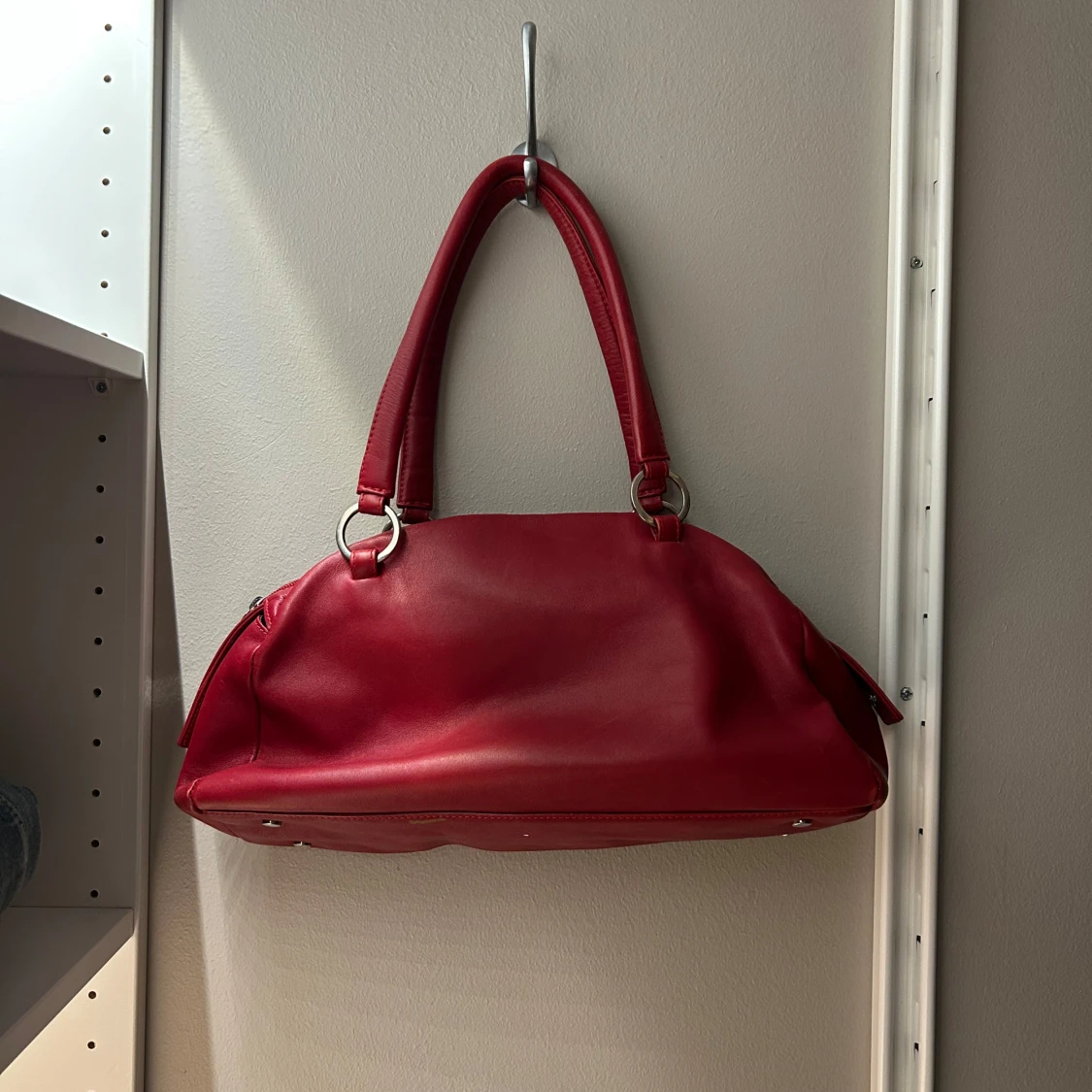 Röd axelväska i skinn - 2