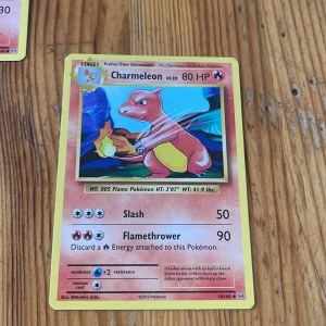 Charmeleon Pokémonkort - Charmeleon kort från Pokémon med 80 HP. Kortet har attacker som Slash och Flamethrower. Det är illustrerat av Mitsuhiro Arita och är nummer 10 av 108 från 2016.