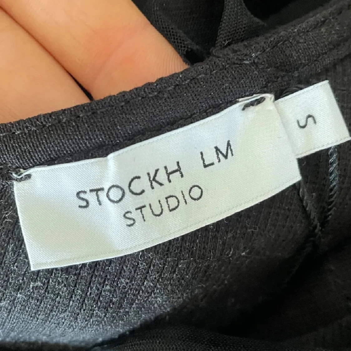 Svart oneshoulder topp från Stockh LM Studio - 2