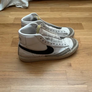 Nike blazer - Säljer ett par nike blazer som är använda 3 månader, snören tillkommer.