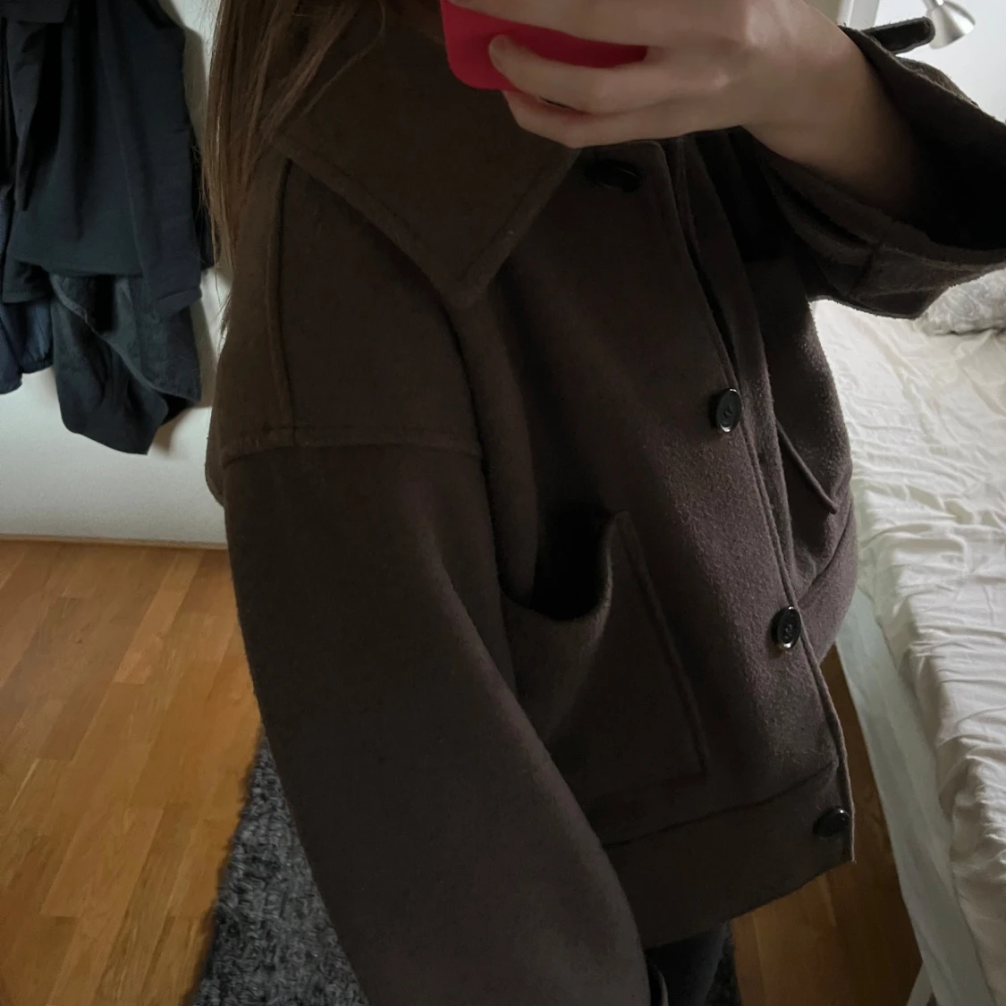 Brun kappa med knappar - 1