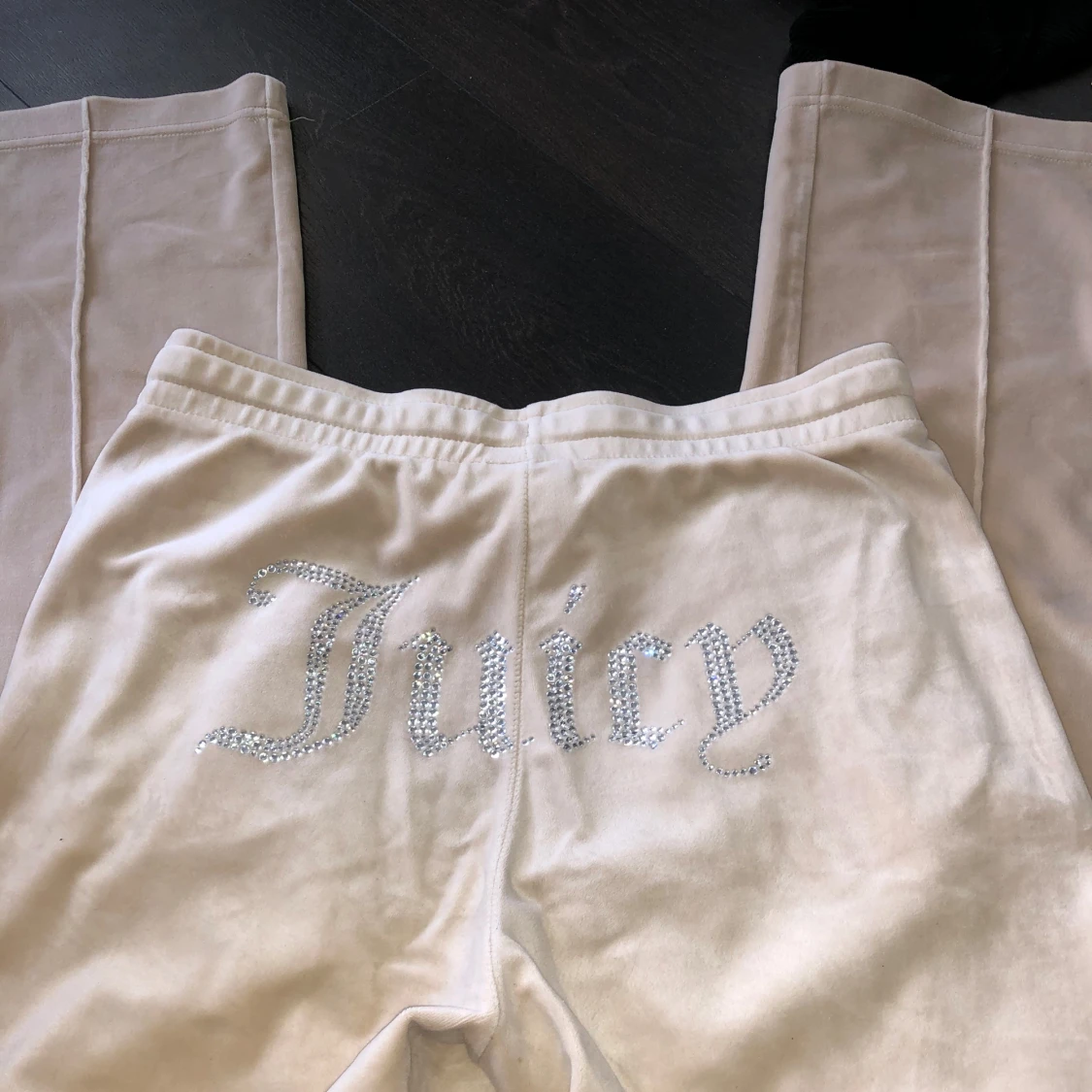 Beige mjukisbyxor från Juicy Couture