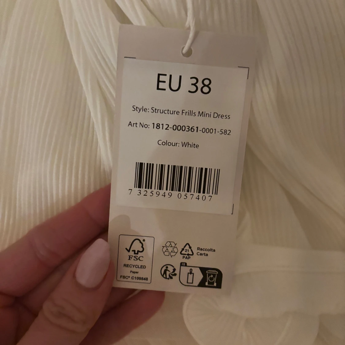 Vit klänning med volanger - 1