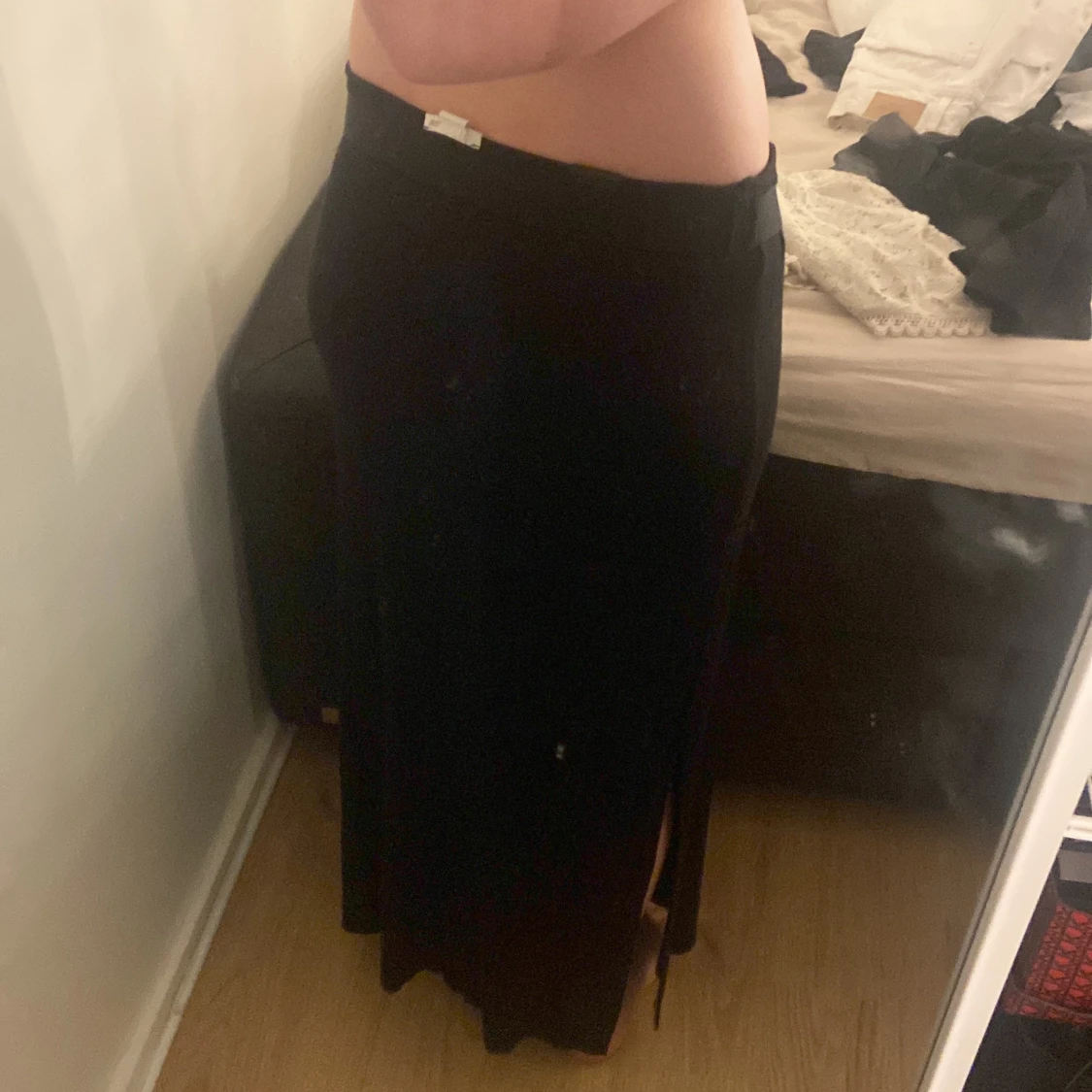 Svart långkjol med slits - 1