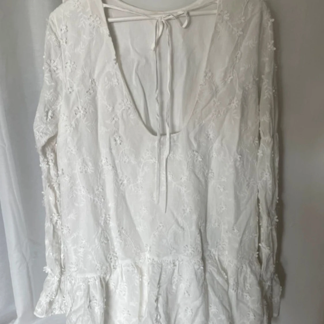 Vit spetsklänning från NA-KD - 1