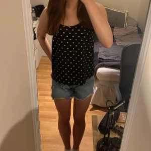 Prickigt linne - Trendig och passar till allt !!