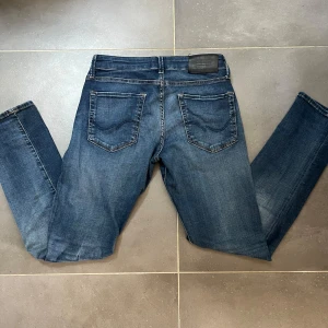 Jack and Jones jeans - Säljer ett par feta jeans från Jack and Jones. Modellen heter slim Glenn