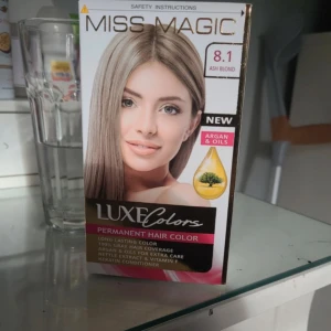 Miss Magic Luxe Colors Permanent Hårfärg 8.1 Ash Blond - Hej jag säljer denna helt oöpnade hårfärgen för jag inte använder den eftersom jag råkade köpa helt fel färg, tyvärr är inte kvittot kvar men den är helt oöpnad