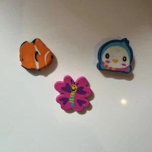 Sudgummin -  tre suddgummin i form av en clownfisk, en pingvin och en fjäril alla suden för 11kr