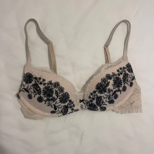 Intimissimi bh - Superfin push-up från Intimissimi som inte finns att köpa längre, säljer då jag köpte fel storlek 🫶🏼